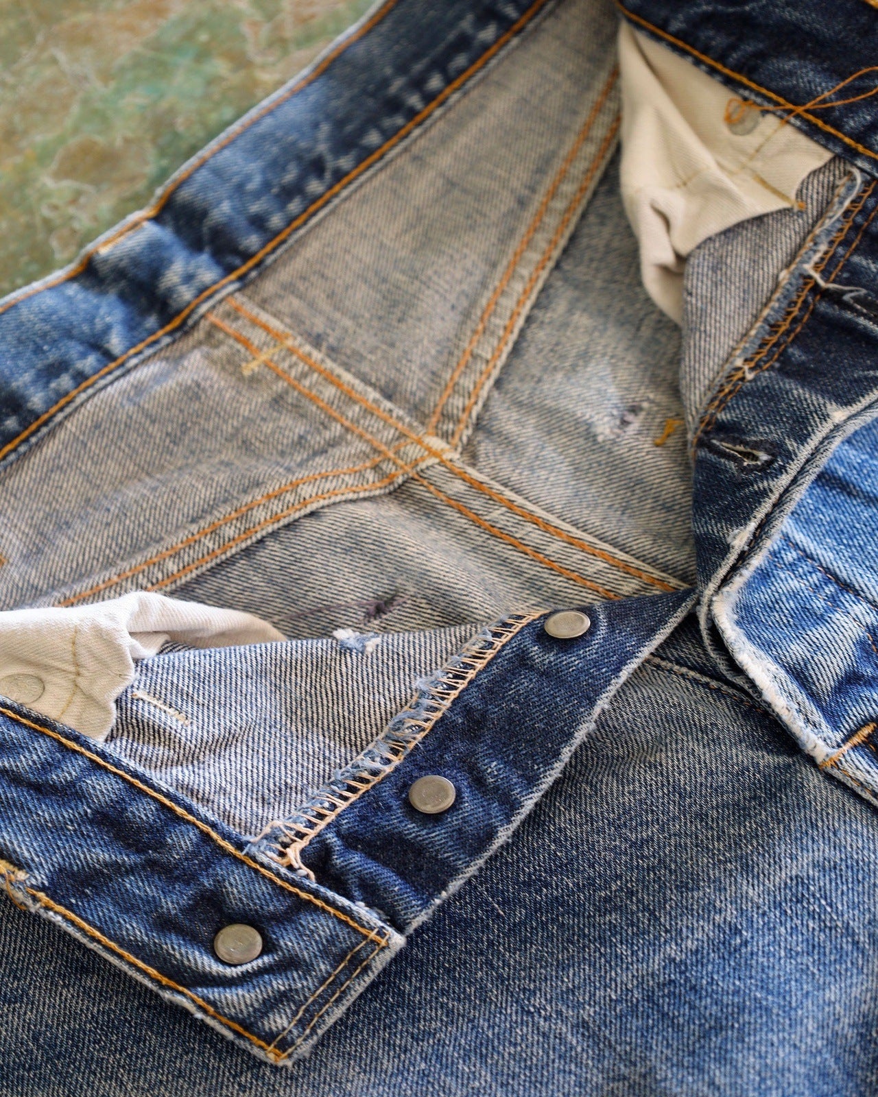 1960's Levi's 501 Distressed Jeans – en vintage